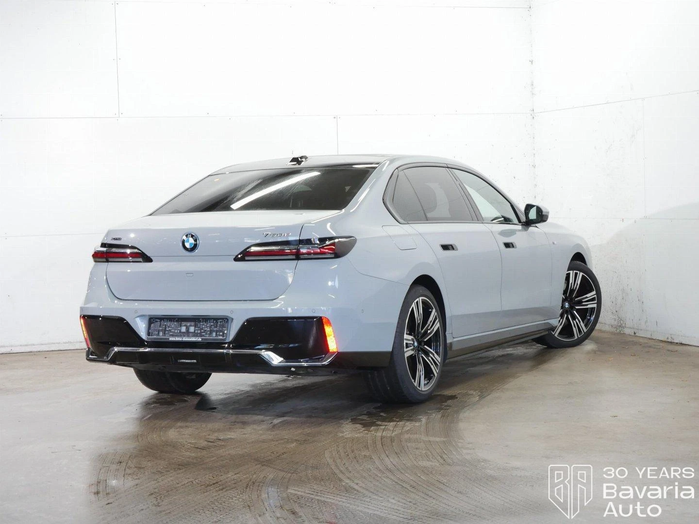 BMW 750 e xDrive Sportautomatic, снимка 3 - Автомобили и джипове - 56708972