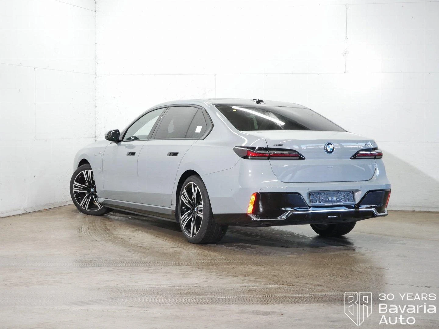 BMW 750 e xDrive Sportautomatic, снимка 2 - Автомобили и джипове - 56708972