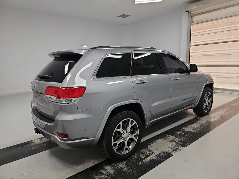 Jeep Grand cherokee OVERLAND* ДИСТРОНИК* HARMAN/KARDON* ОБДУХВАНЕ* ПАН, снимка 4 - Автомобили и джипове - 49468067