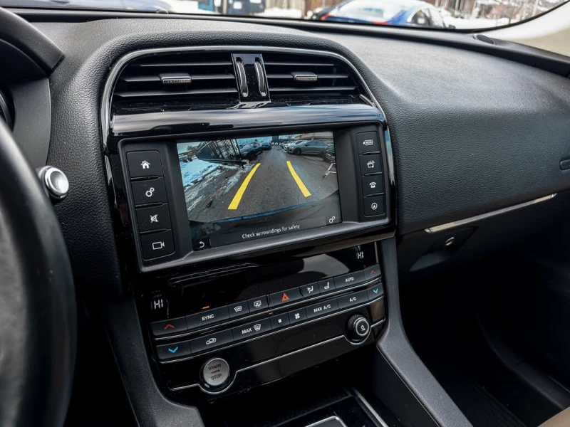 Jaguar F-PACE 20d Premium * CARFAX * АвтоКредит * (ЦЕНА ДО БГ), снимка 14 - Автомобили и джипове - 53205549