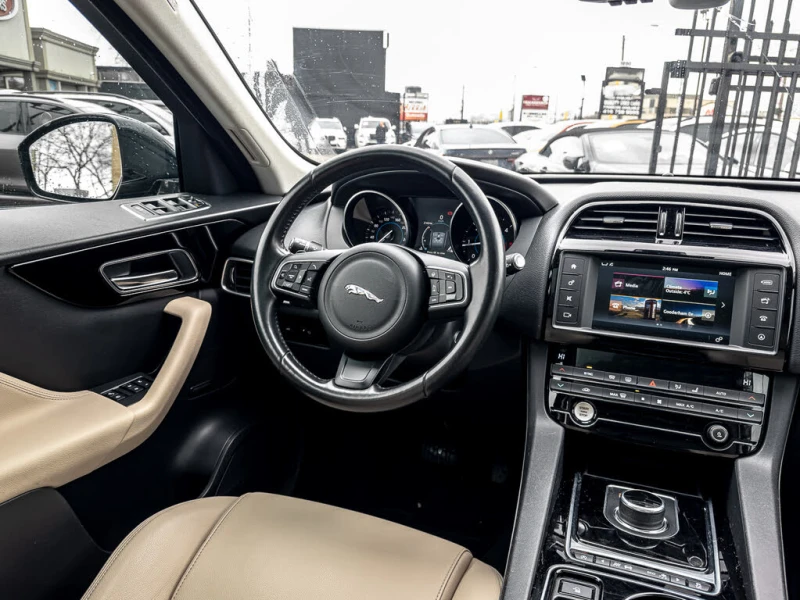 Jaguar F-PACE 20d Premium * CARFAX * АвтоКредит * (ЦЕНА ДО БГ), снимка 12 - Автомобили и джипове - 53205549