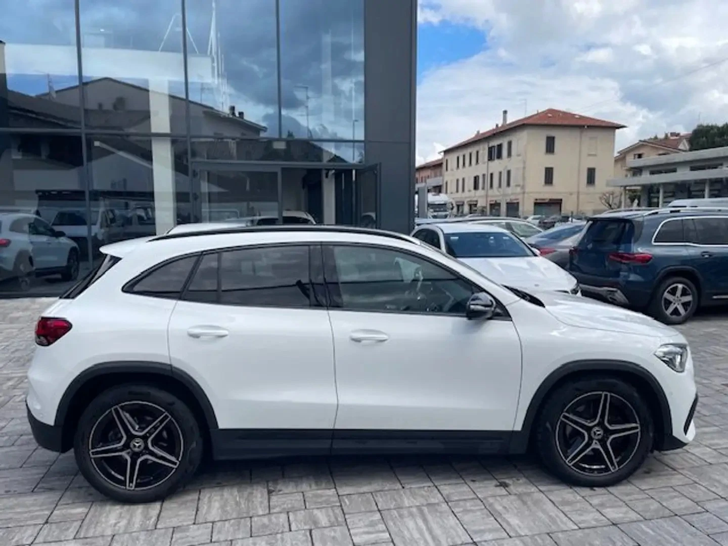 Mercedes-Benz GLA 200 AMG Line - изображение 6