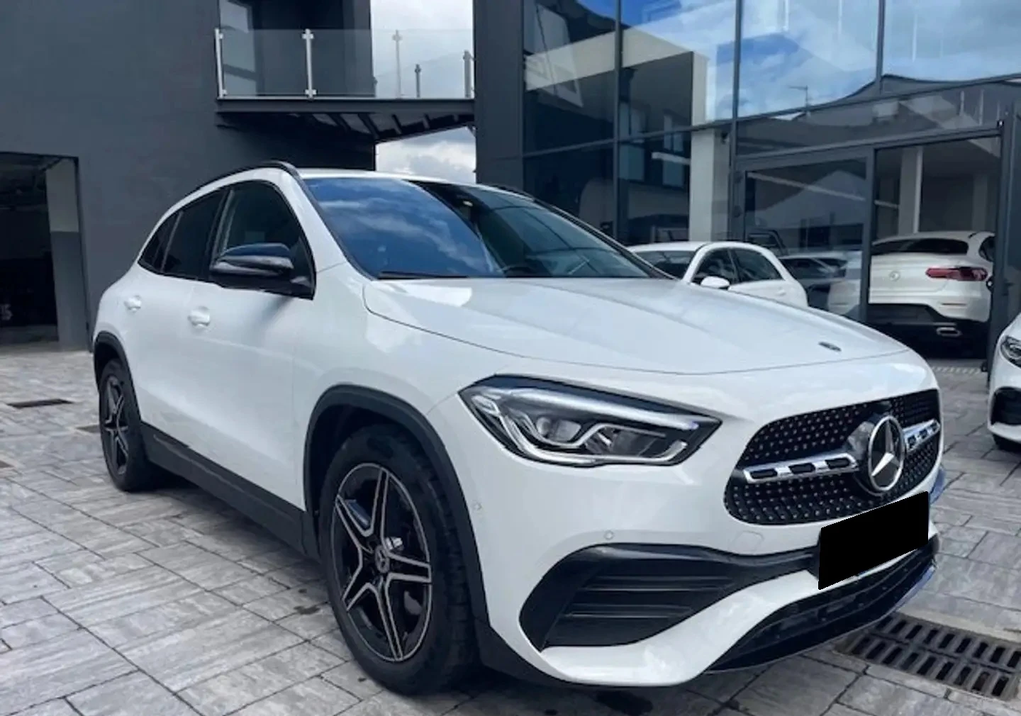 Mercedes-Benz GLA 200 AMG Line - изображение 2
