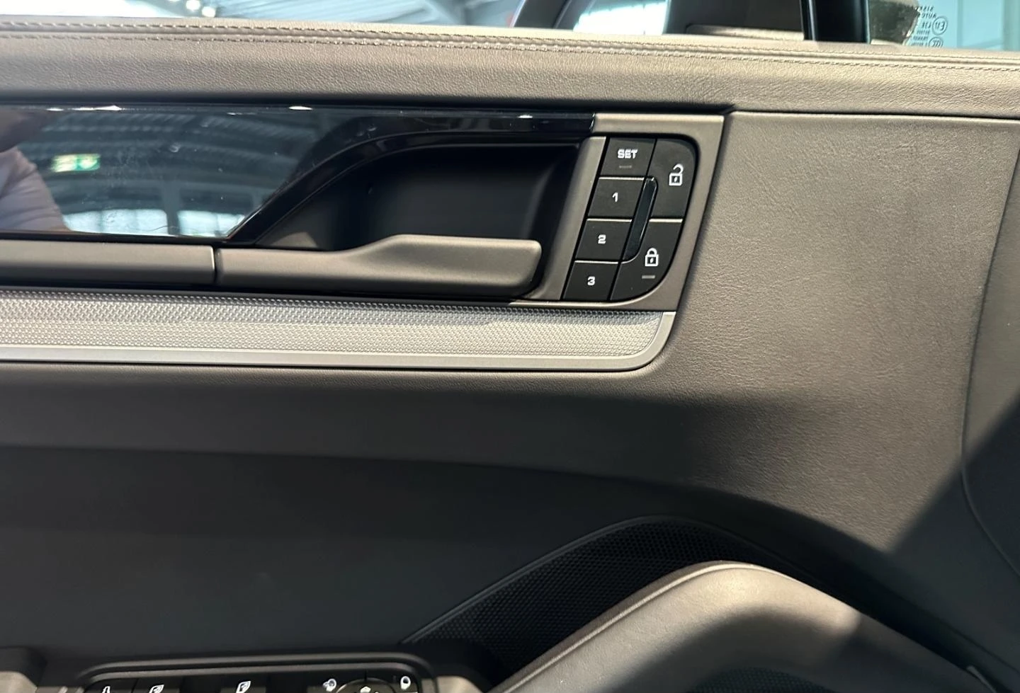 Porsche Cayenne S* COUPE* MEMORY* PANO* BOSE* DISTR*  - изображение 7