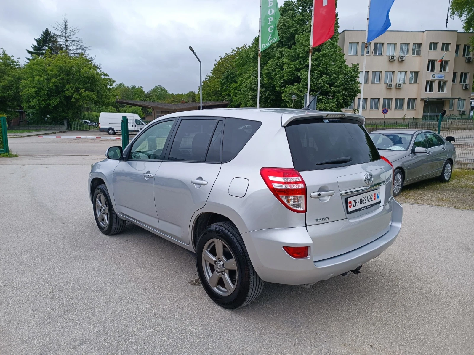 Toyota Rav4 2.0i-158кс-ШВЕЙЦАРИЯ-РЪЧКА-6ск-4Х4-FACELIFT-KEYLES, снимка 6 - Автомобили и джипове - 54585387