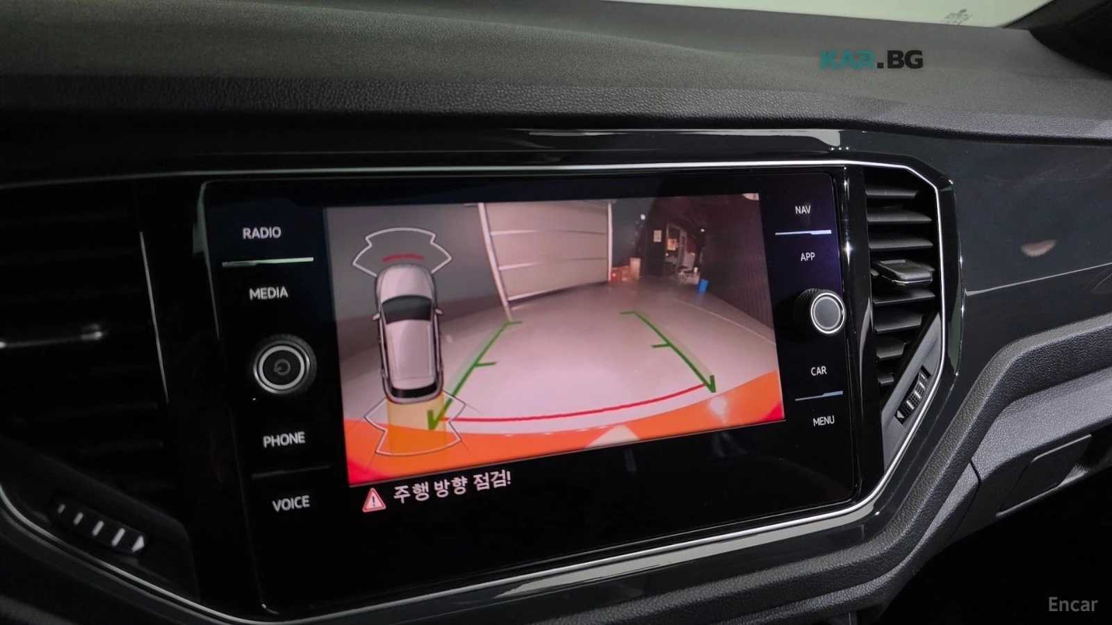 VW T-Roc 2.0TDI* PRESTIGE* КОЖА* ПОДГРЕВ* ПАНОРАМА* КАМЕРА*, снимка 14 - Автомобили и джипове - 55235373