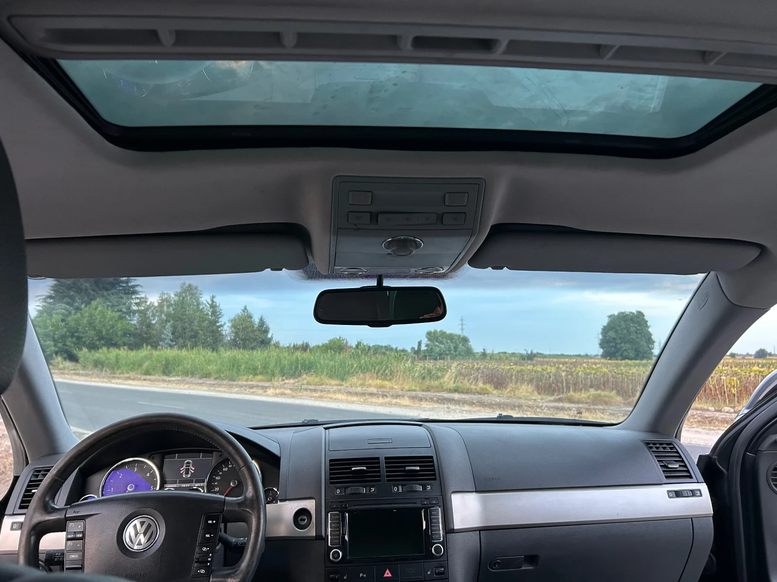 VW Touareg 2.5 TDI АВТОМАТ/НАВИ/КОЖА, снимка 16 - Автомобили и джипове - 55661922