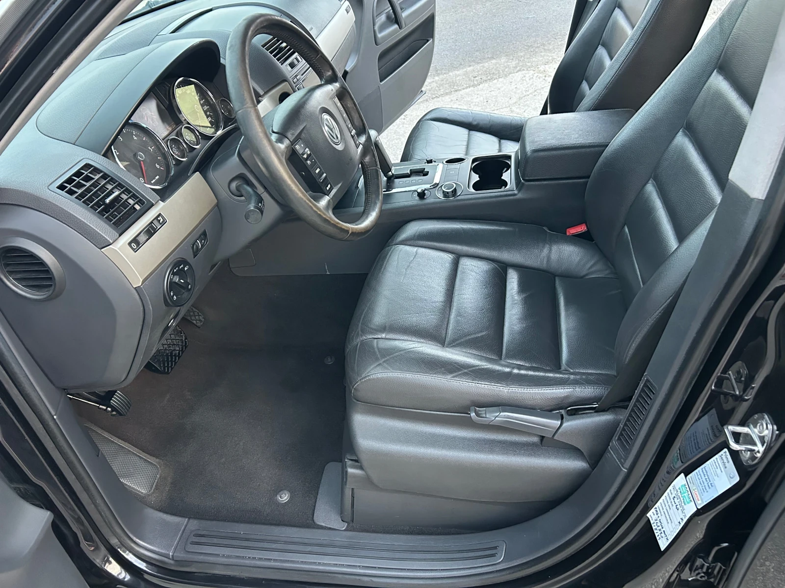 VW Touareg 2.5 TDI АВТОМАТ/НАВИ/КОЖА, снимка 12 - Автомобили и джипове - 55661922