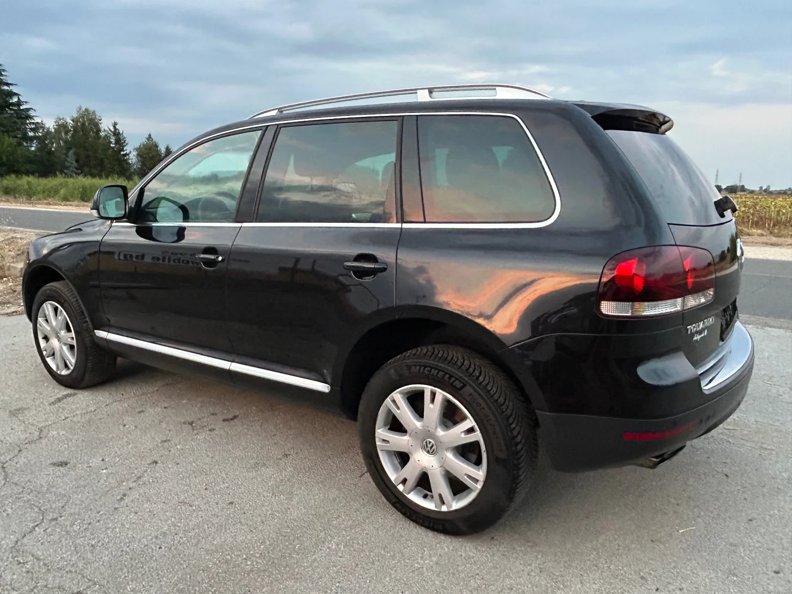 VW Touareg 2.5 TDI АВТОМАТ/НАВИ/КОЖА, снимка 5 - Автомобили и джипове - 55661922
