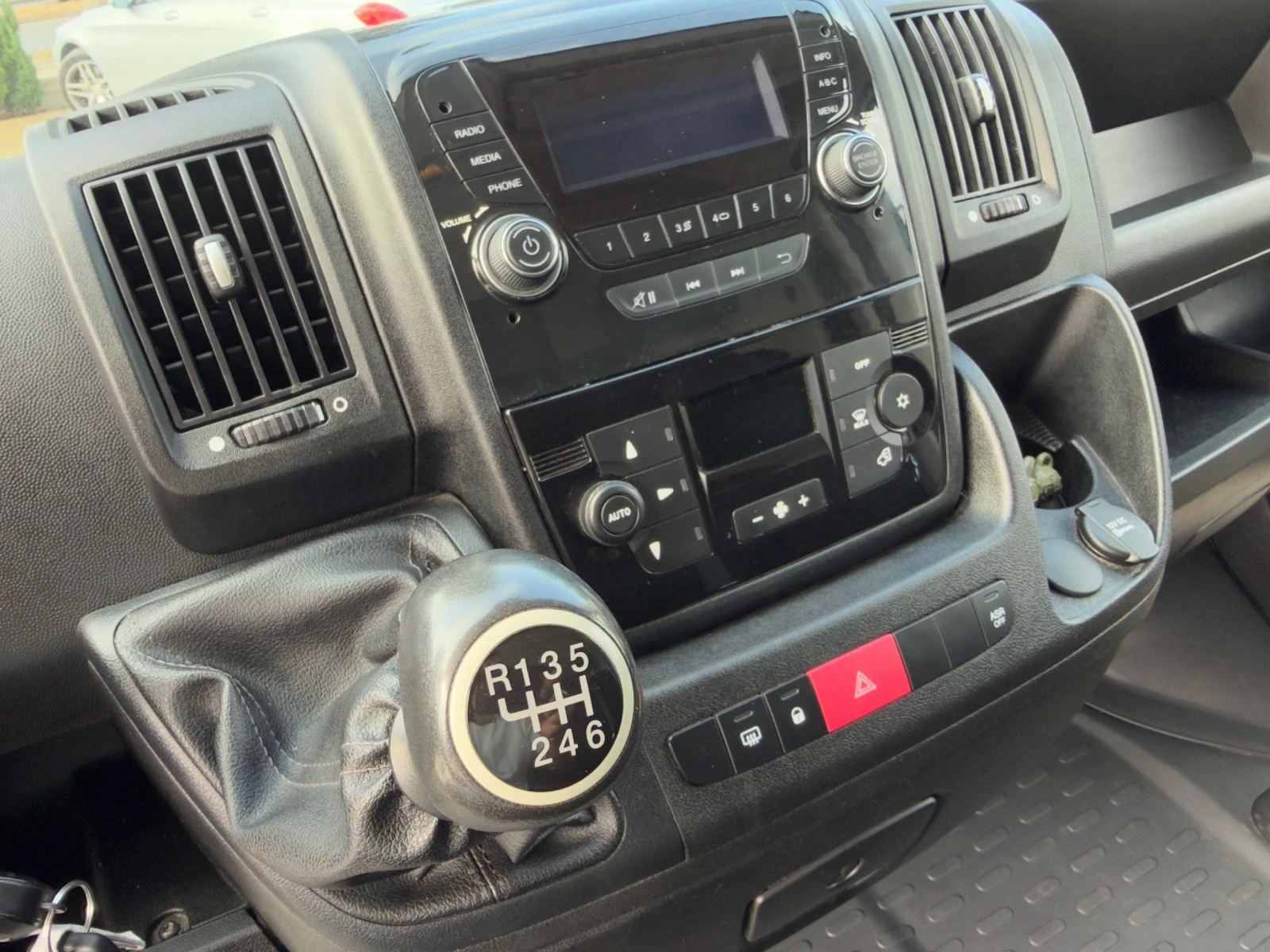 Peugeot Boxer 2.0/BlueHDI/Климатик/EURO 6, снимка 12 - Бусове и автобуси - 55816548