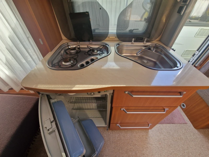 Каравана Sterckeman Romance 480CP Швейцария, снимка 11 - Каравани и кемпери - 52668280