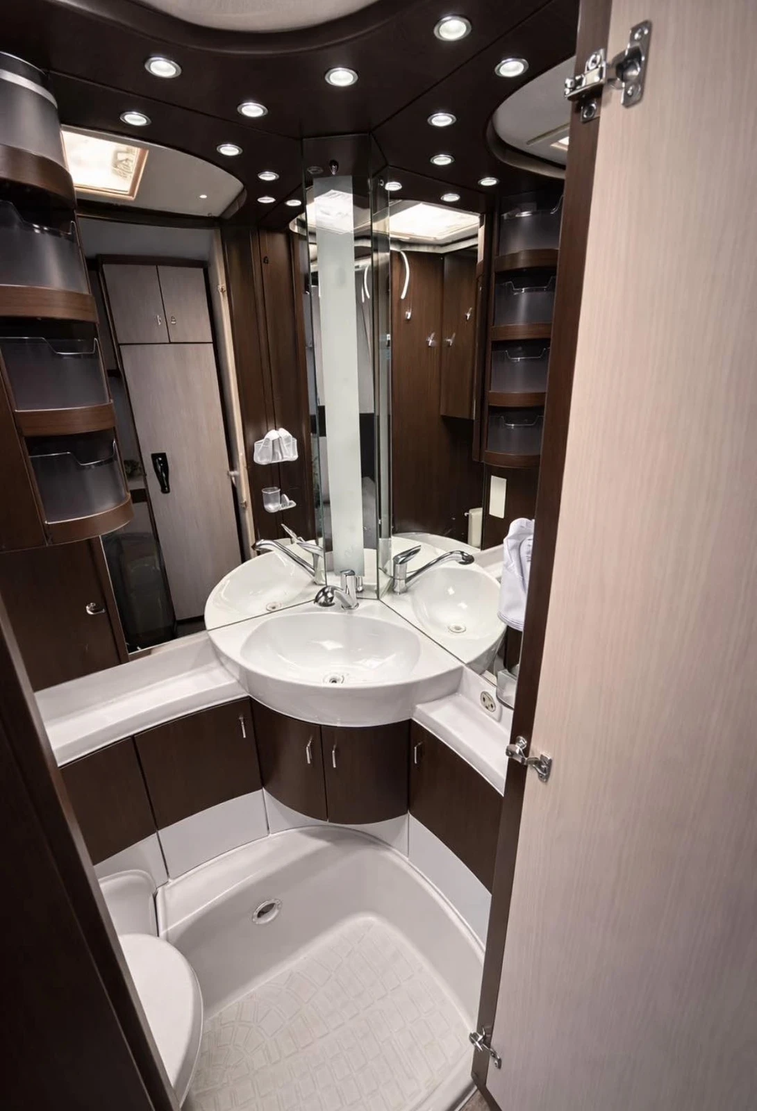 �������� Hobby 650KFU PREMIUM FAMILY 2013�. | Mobile.bg � ����������� 7