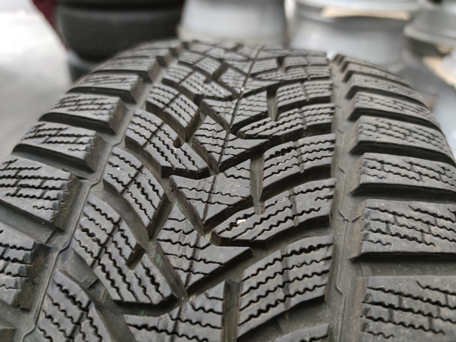  235/45R18 | Mobile.bg   3