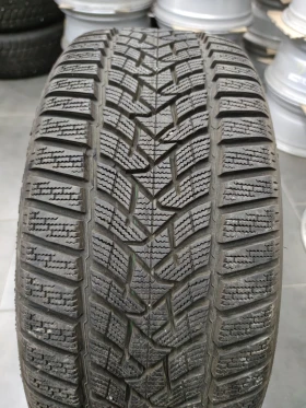 Гуми Зимни 235/45R18, снимка 2 - Гуми и джанти - 48552307