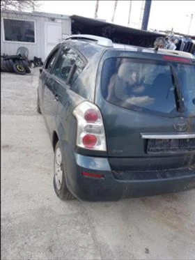 Toyota Corolla verso 2.2D4D-тип 2AD-FTV, снимка 6