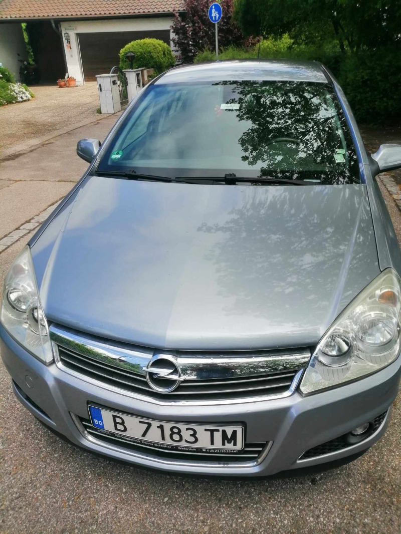 Opel Astra Има задна камера 