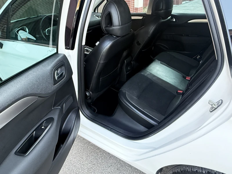 Citroen C4 Автомат Facelift, снимка 8 - Автомобили и джипове - 52639864
