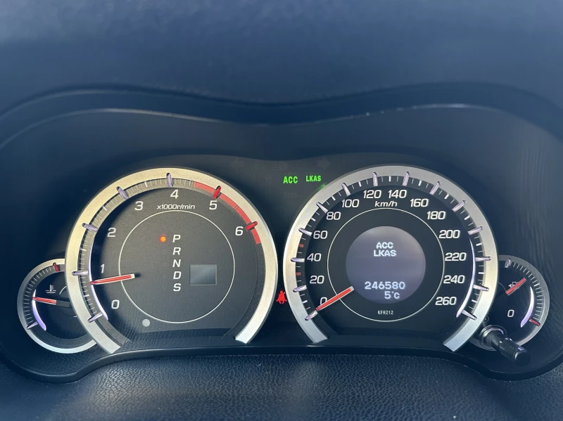 Honda Accord Facelift 2.2 DTEC, снимка 16 - Автомобили и джипове - 52793856