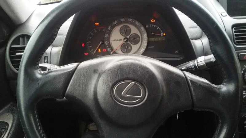 Lexus IS 2.0 i - изображение 7