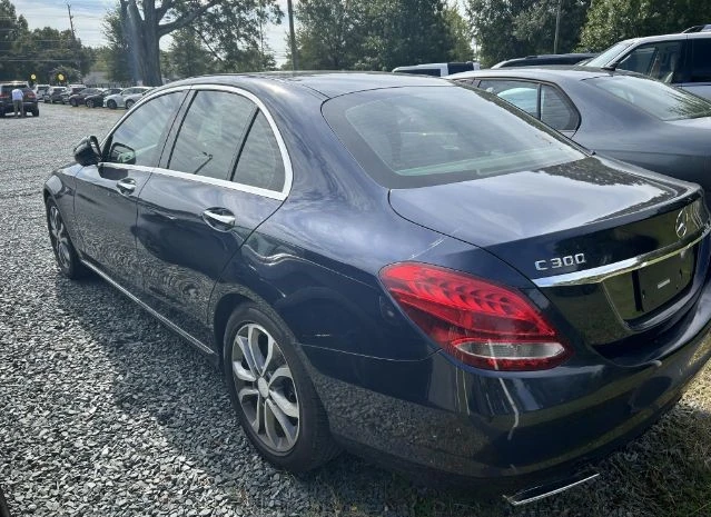 Mercedes-Benz C 300 2.0L I-4 DI, DOHC, VVT, TURBO 241HP, снимка 4 - Автомобили и джипове - 47628299