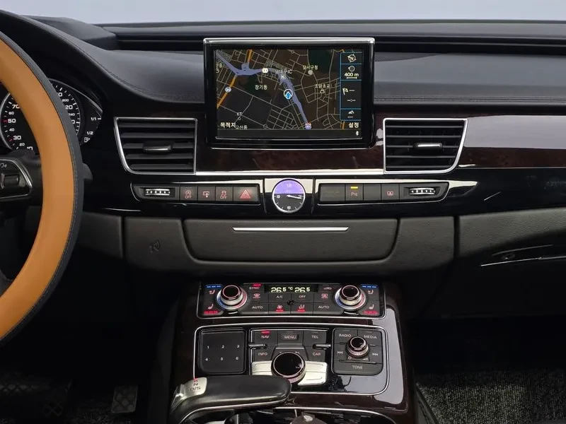 Audi A8, снимка 16 - Автомобили и джипове - 52606337