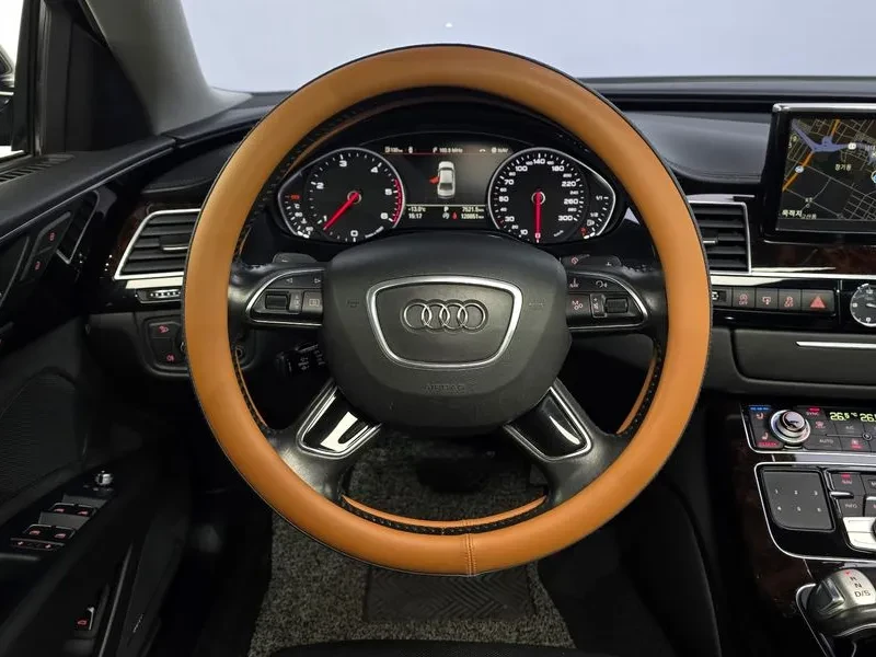 Audi A8, снимка 13 - Автомобили и джипове - 52606337