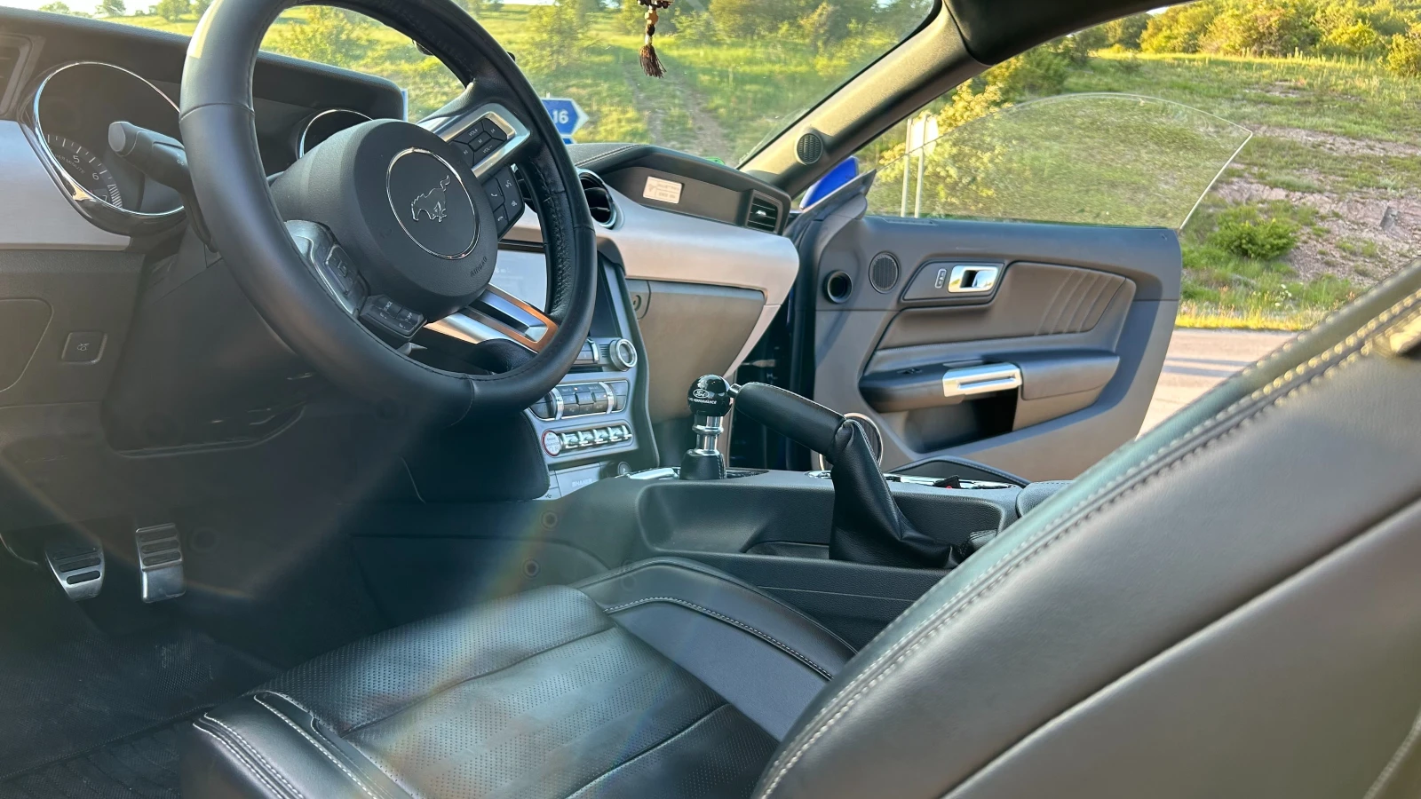 Ford Mustang GT Premium - изображение 5