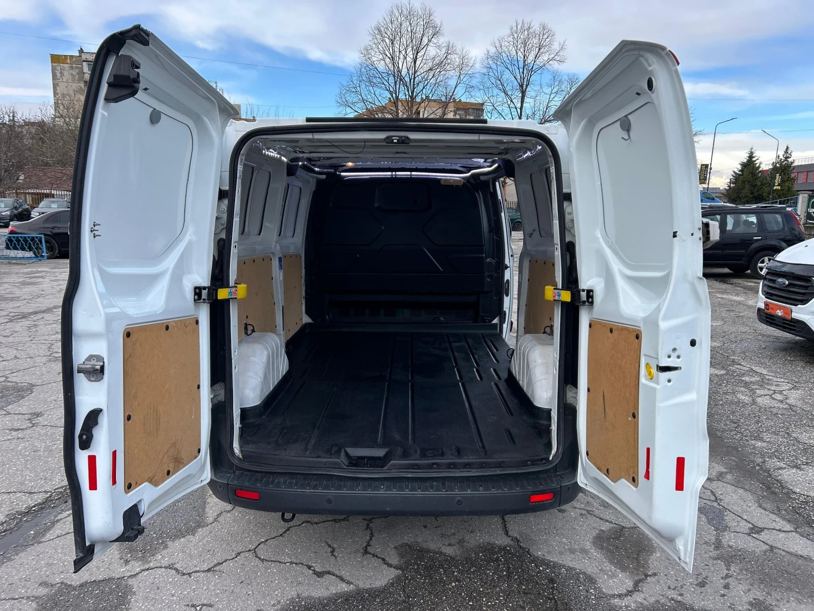 Ford Transit Custom Нов внос напълно обслужен! , снимка 10 - Автомобили и джипове - 54014686