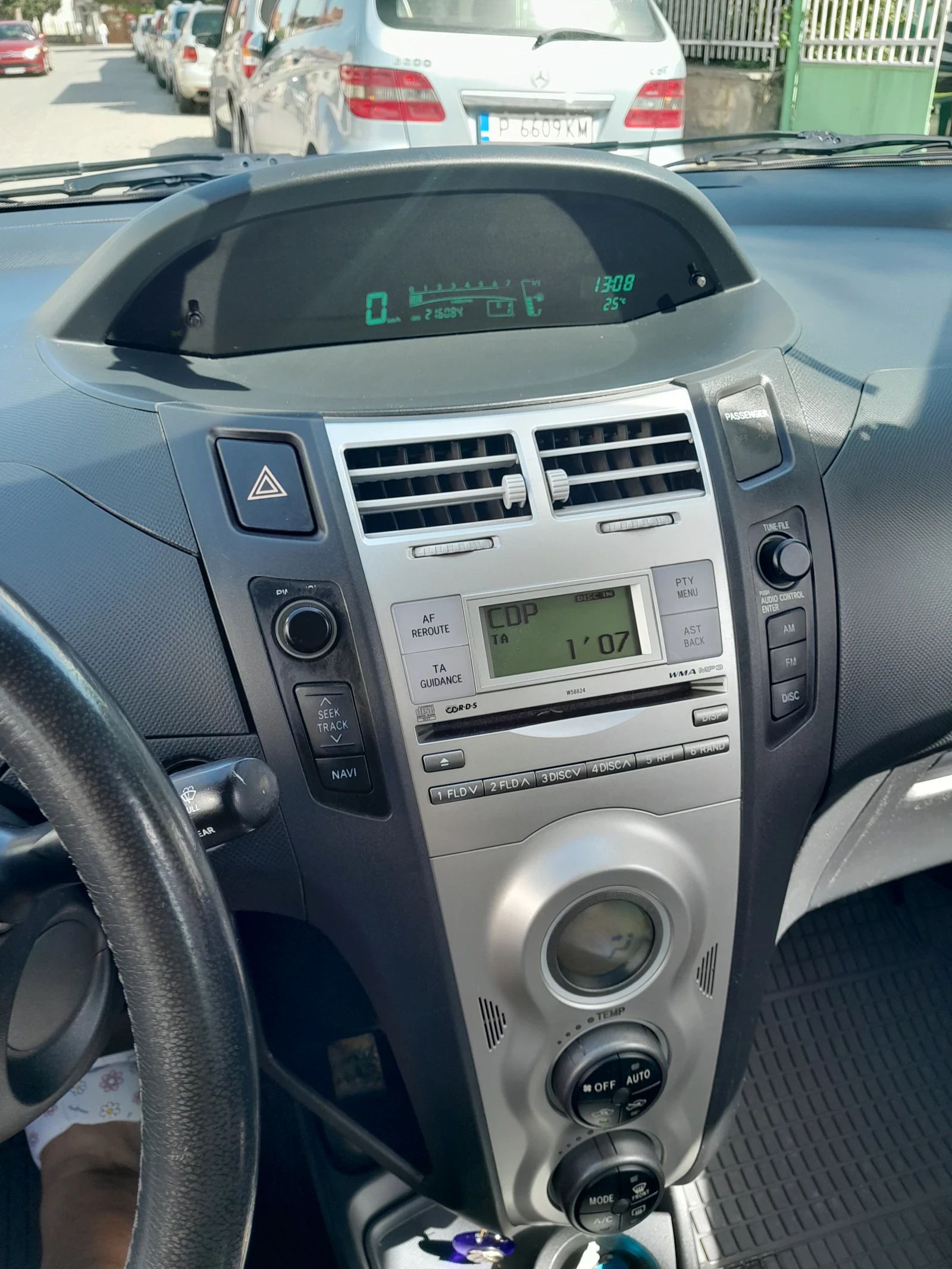 Toyota Yaris, снимка 4 - Автомобили и джипове - 54113633