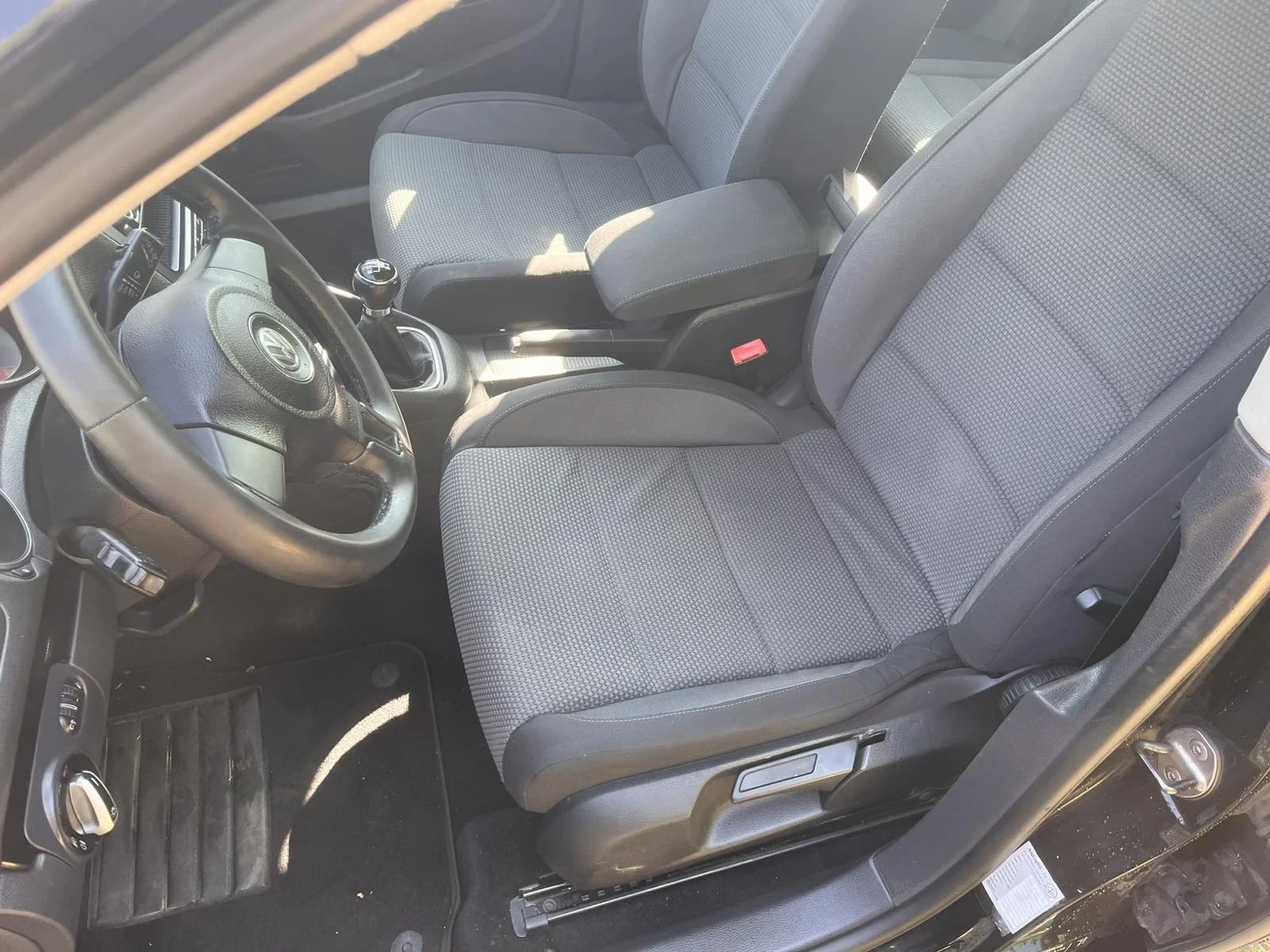 VW Golf 1, 6 АГУ, снимка 10 - Автомобили и джипове - 54378767