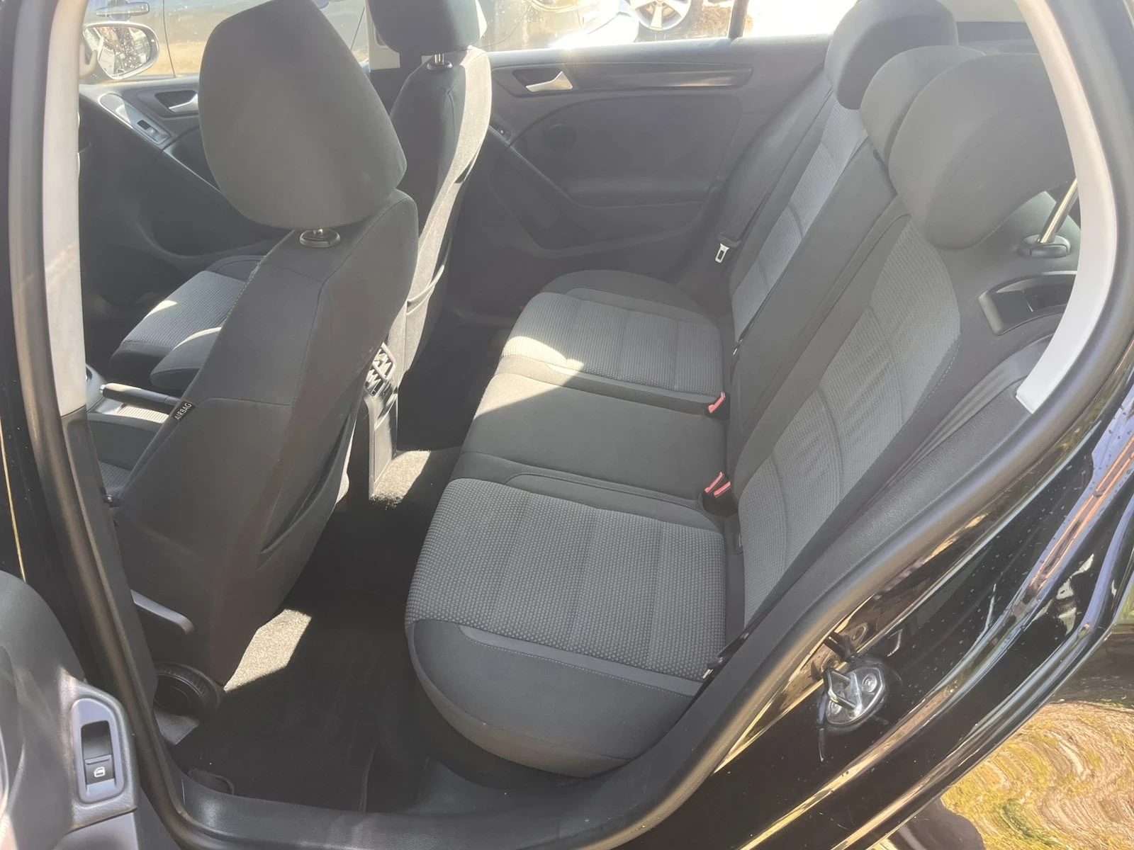 VW Golf 1, 6 АГУ, снимка 8 - Автомобили и джипове - 54378767