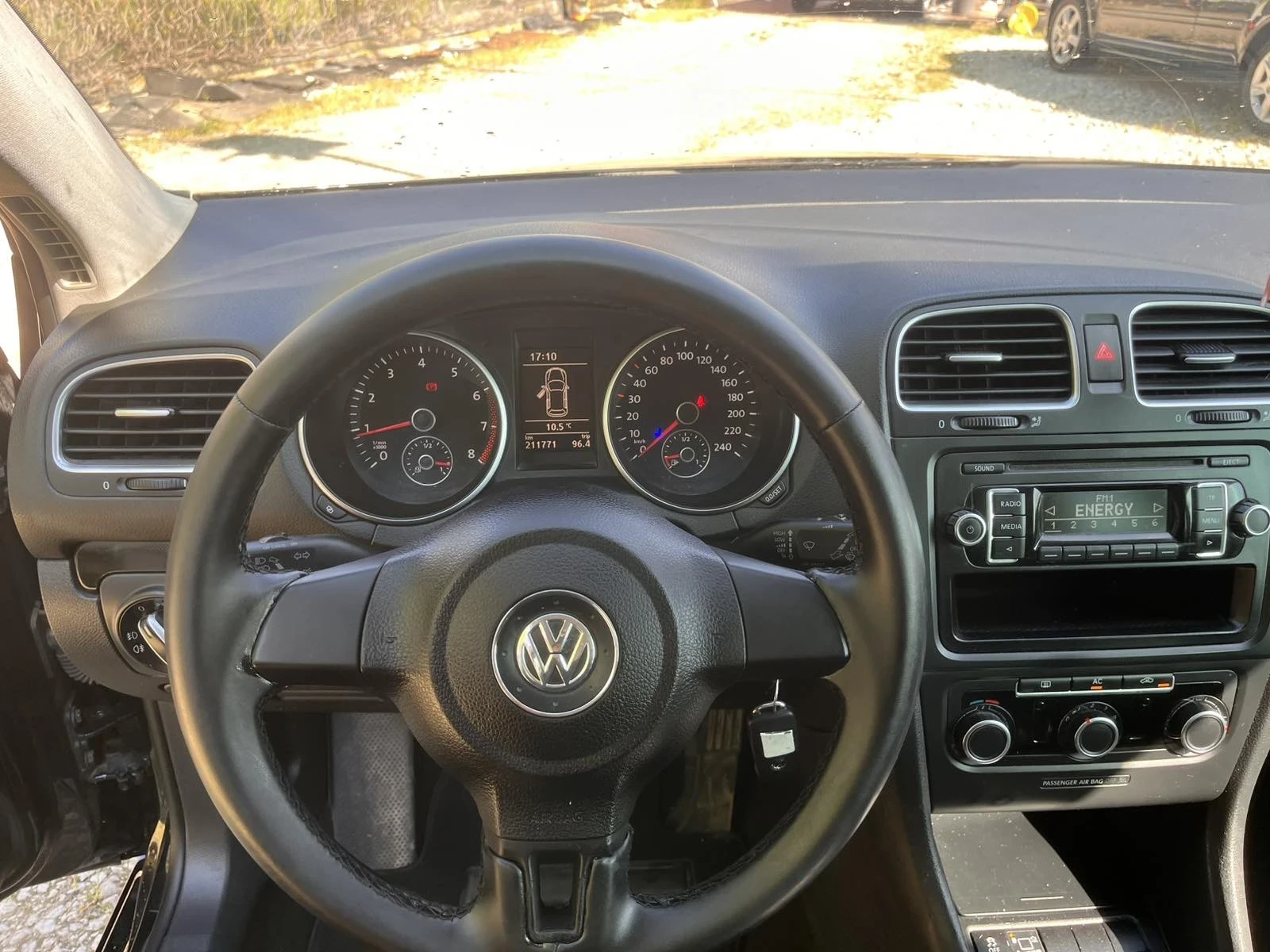 VW Golf 1, 6 АГУ, снимка 11 - Автомобили и джипове - 54378767