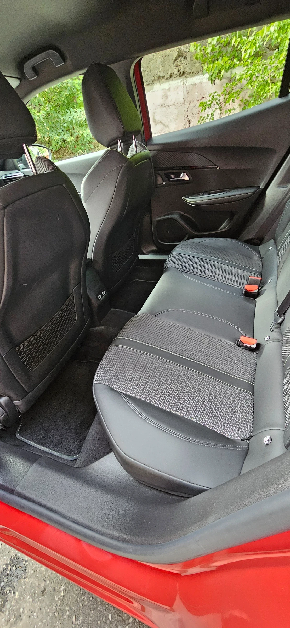 Peugeot 2008 1.2 GT PureTech 130 EAT8, снимка 11 - Автомобили и джипове - 54639093