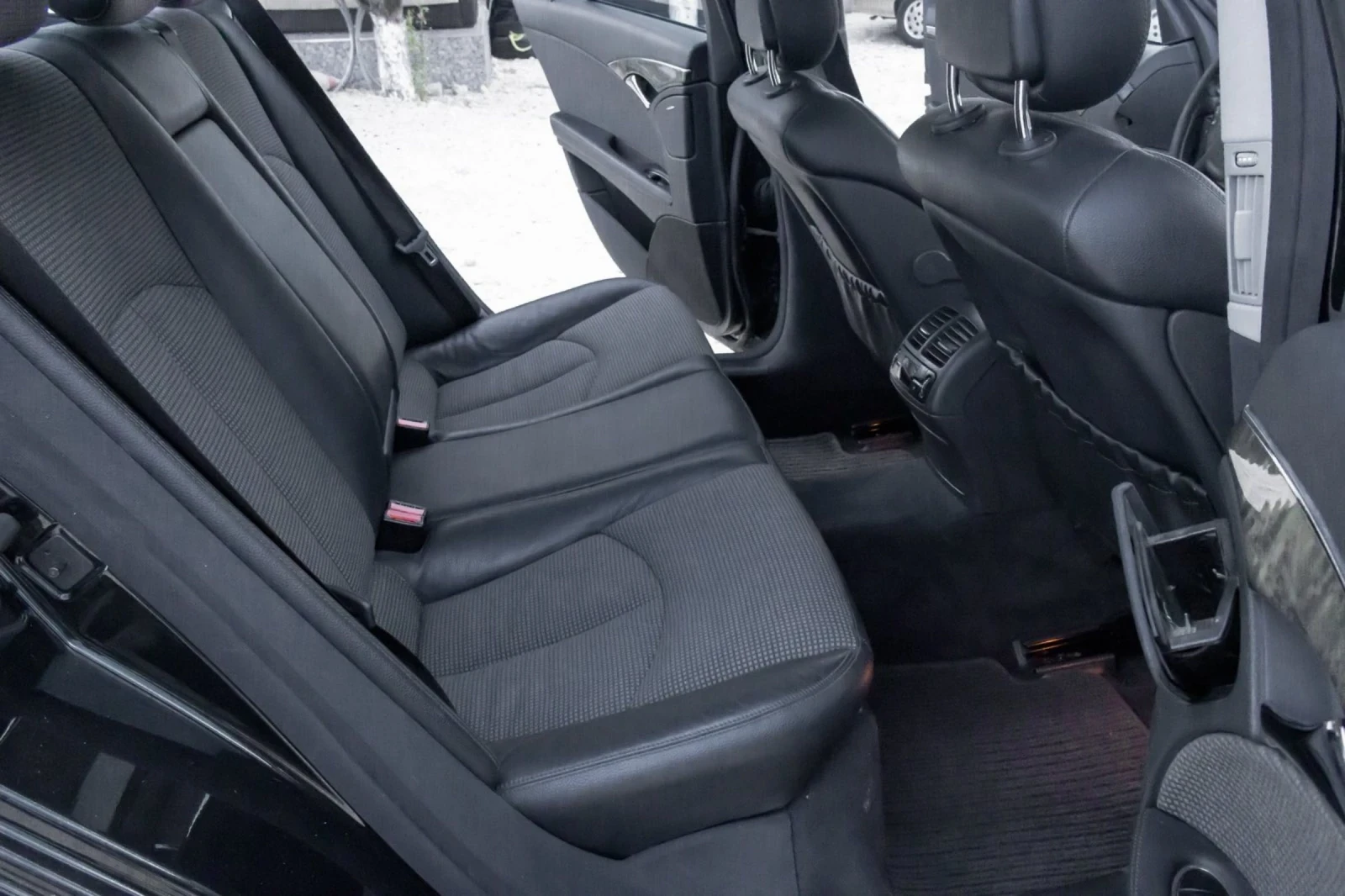 Mercedes-Benz E 320 3.2 cdi avangarde, снимка 12 - Автомобили и джипове - 55151185