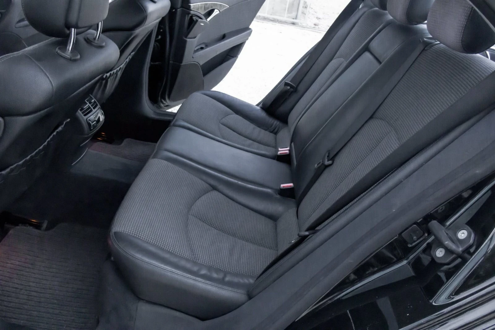 Mercedes-Benz E 320 3.2 cdi avangarde, снимка 10 - Автомобили и джипове - 55151185