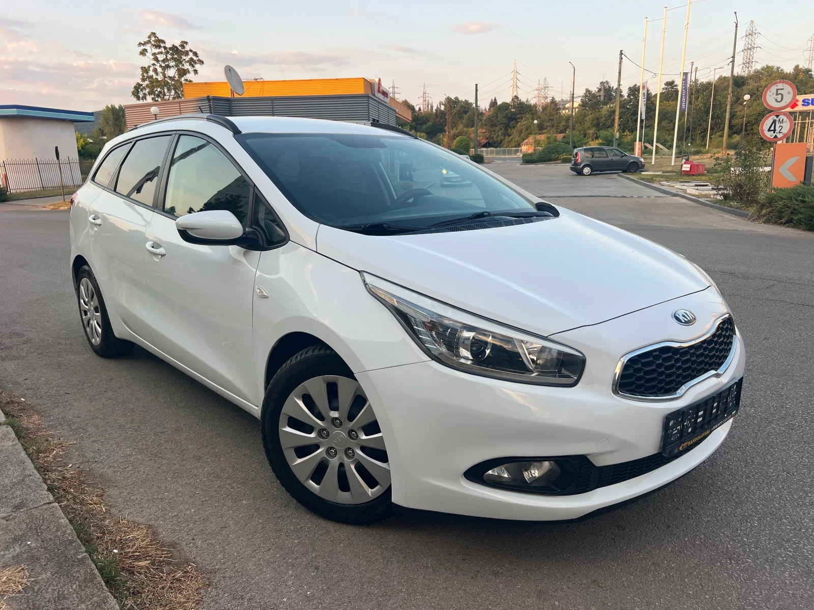 Kia Ceed 1.4CRDI, снимка 3 - Автомобили и джипове - 56245728