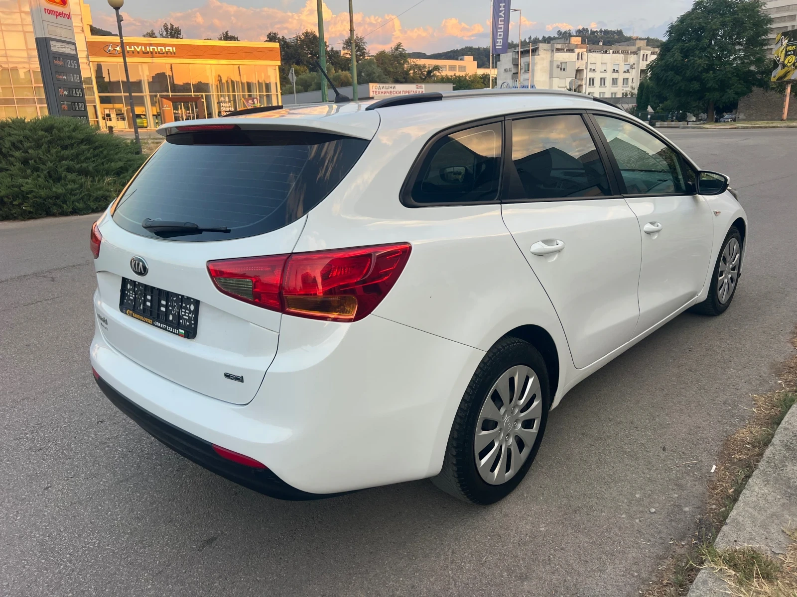 Kia Ceed 1.4CRDI, снимка 8 - Автомобили и джипове - 56245728