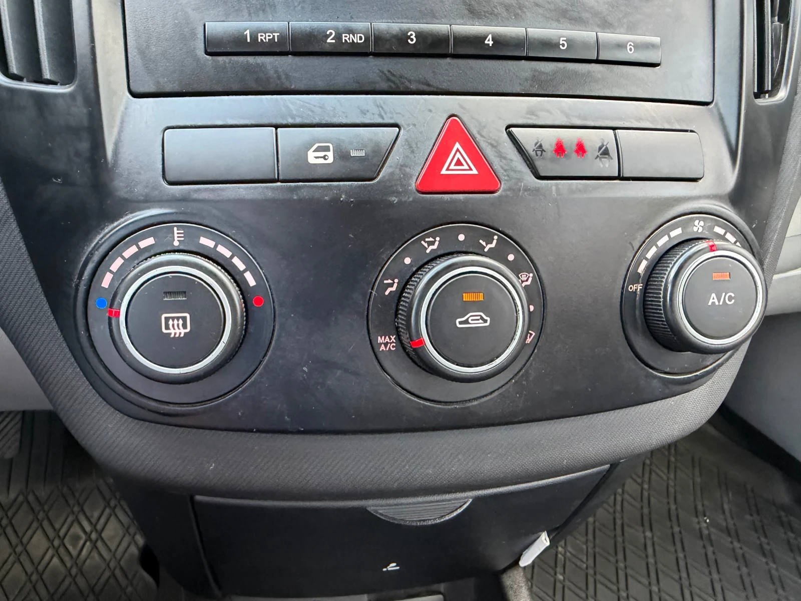 Kia Ceed 1.6CRDI* KLIMA* REALNI KM* , снимка 13 - Автомобили и джипове - 56437541