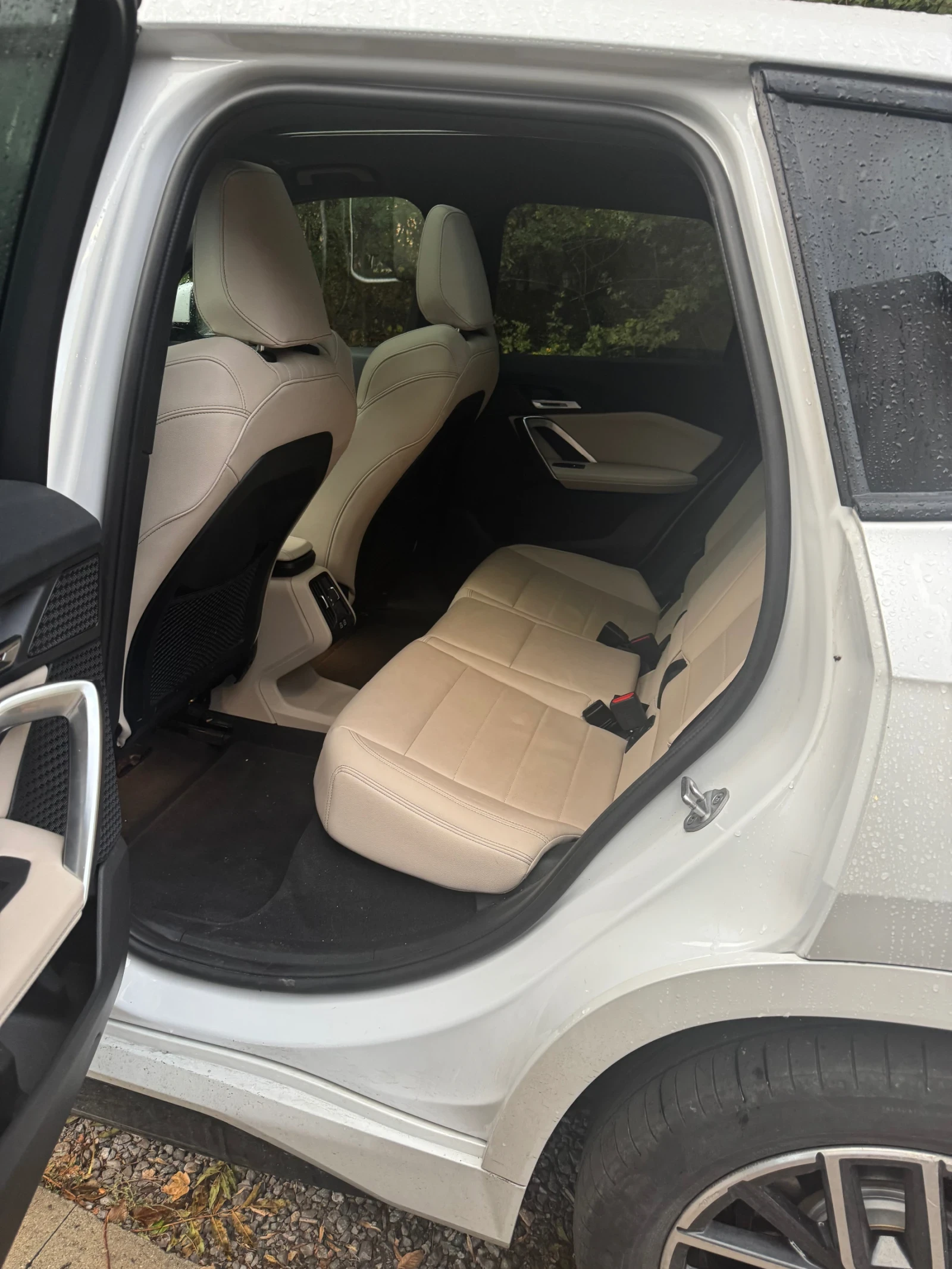 BMW iX1, снимка 7 - Автомобили и джипове - 56615682