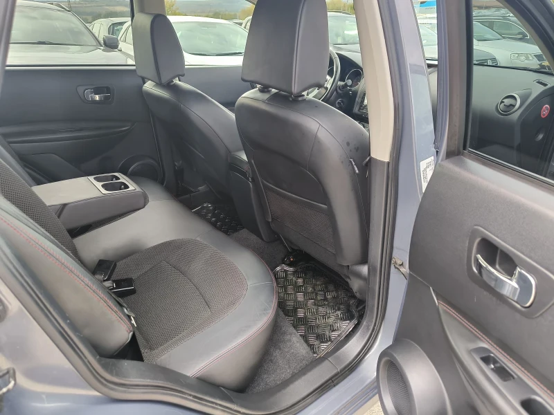 Nissan Qashqai 2.0i, снимка 10 - Автомобили и джипове - 52130362