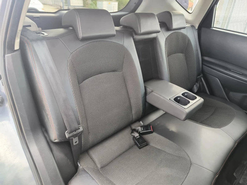 Nissan Qashqai 2.0i, снимка 11 - Автомобили и джипове - 52130362