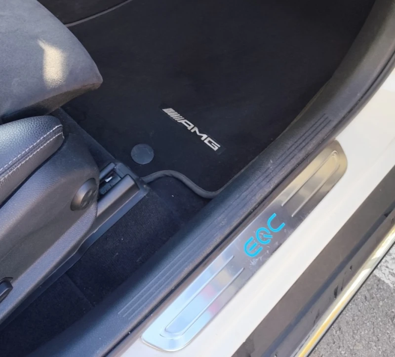 Mercedes-Benz EQC 400* * * AMG* * * 4X4, снимка 9 - Автомобили и джипове - 52776274