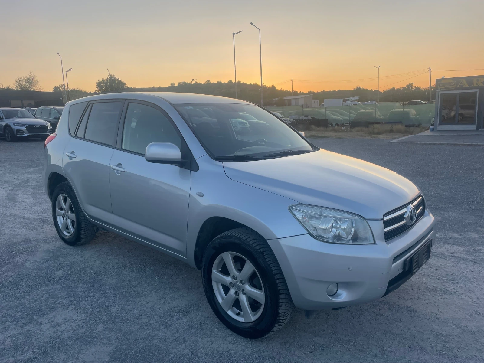Toyota Rav4 2.0 БЕНЗИН CROSSOVER 4X4 NAVI - изображение 3