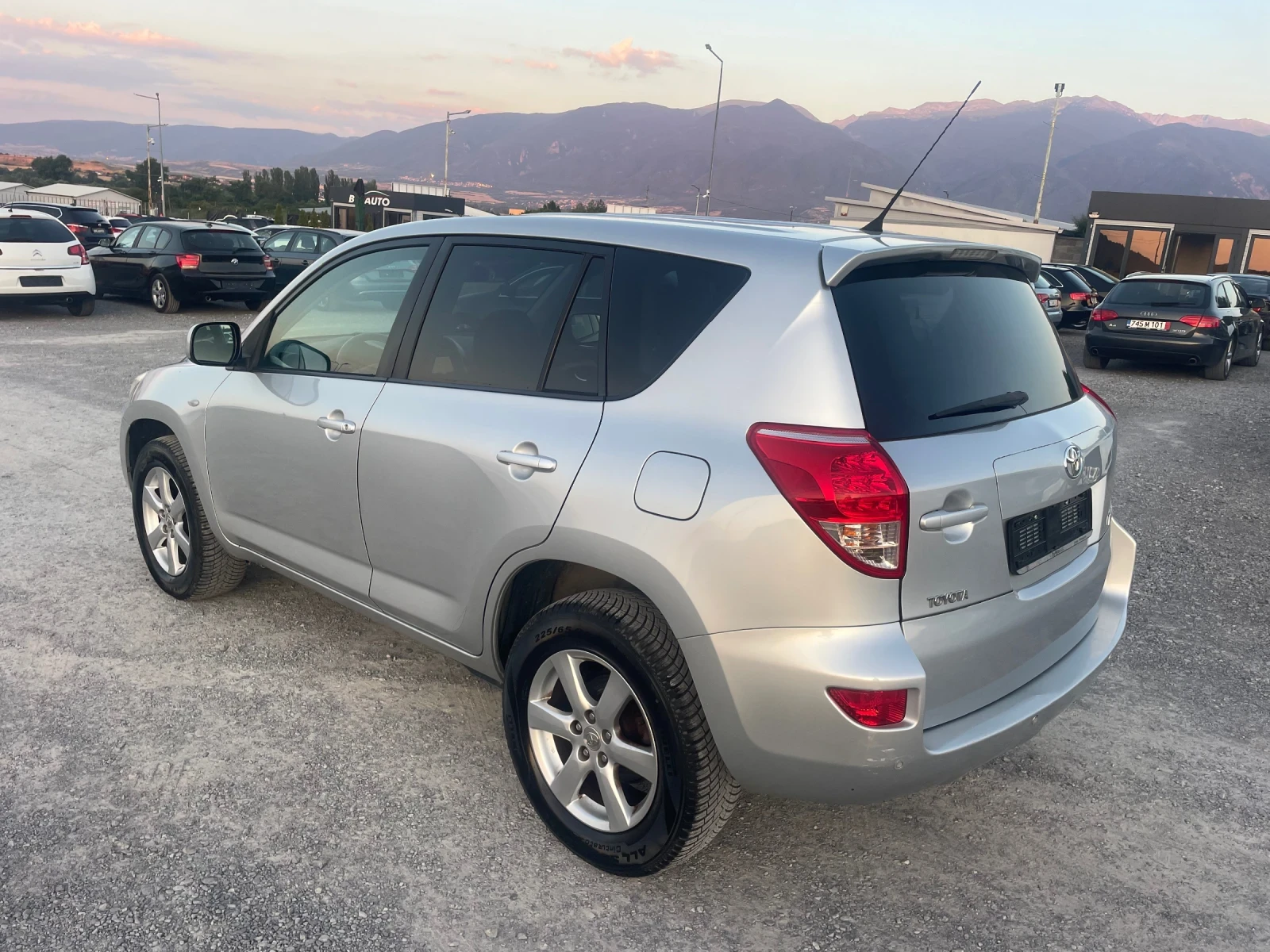 Toyota Rav4 2.0 БЕНЗИН CROSSOVER 4X4 NAVI - изображение 5