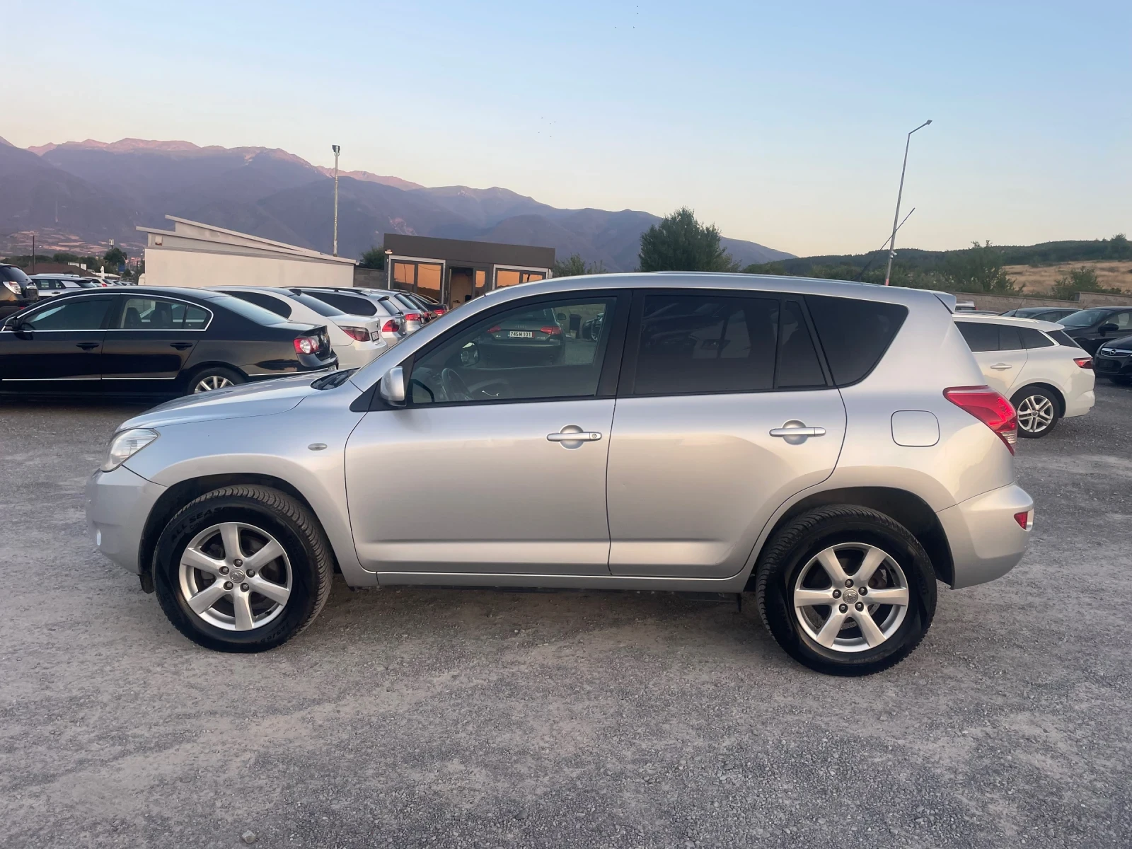 Toyota Rav4 2.0 БЕНЗИН CROSSOVER 4X4 NAVI - изображение 4