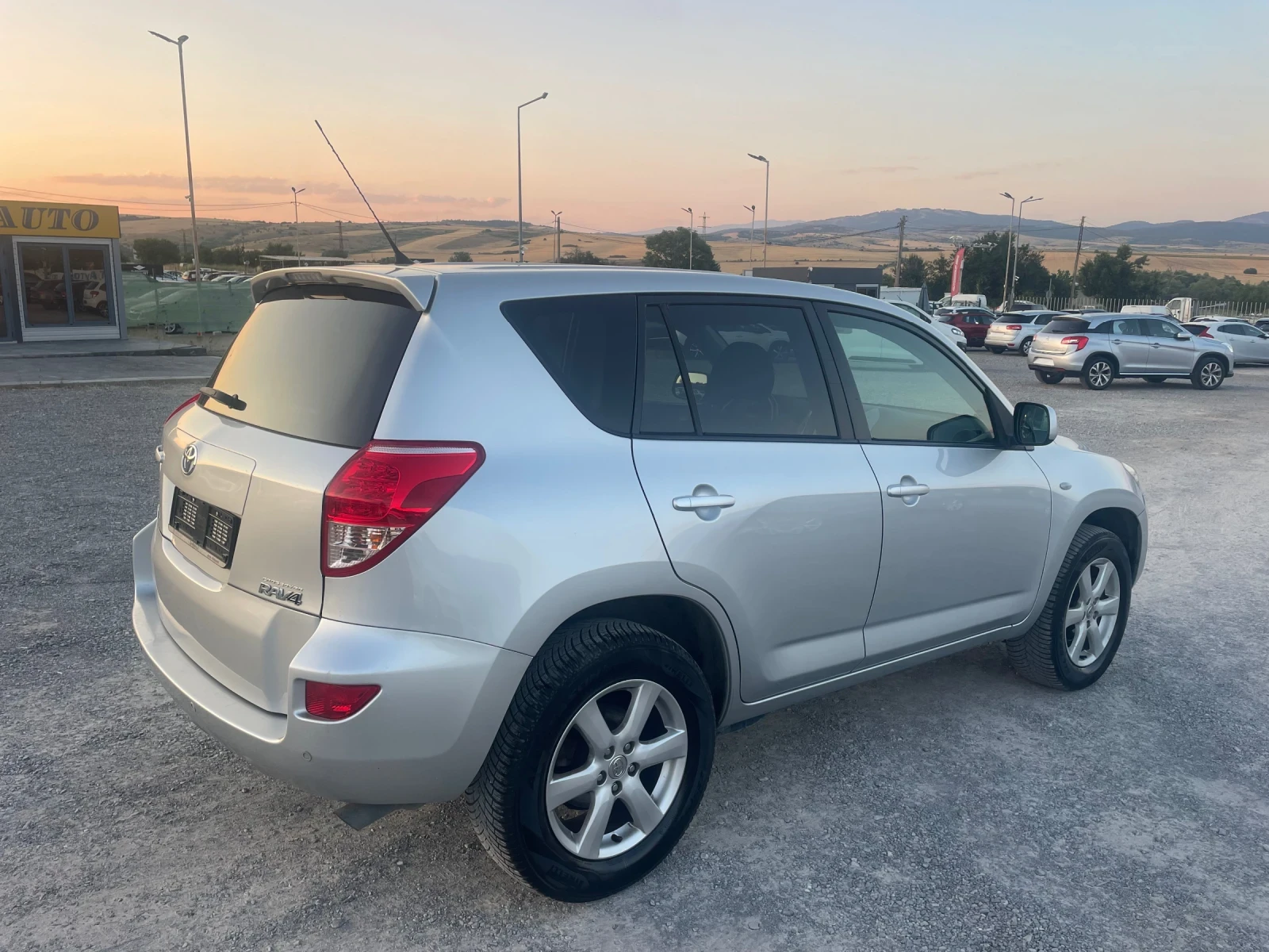 Toyota Rav4 2.0 БЕНЗИН CROSSOVER 4X4 NAVI - изображение 7