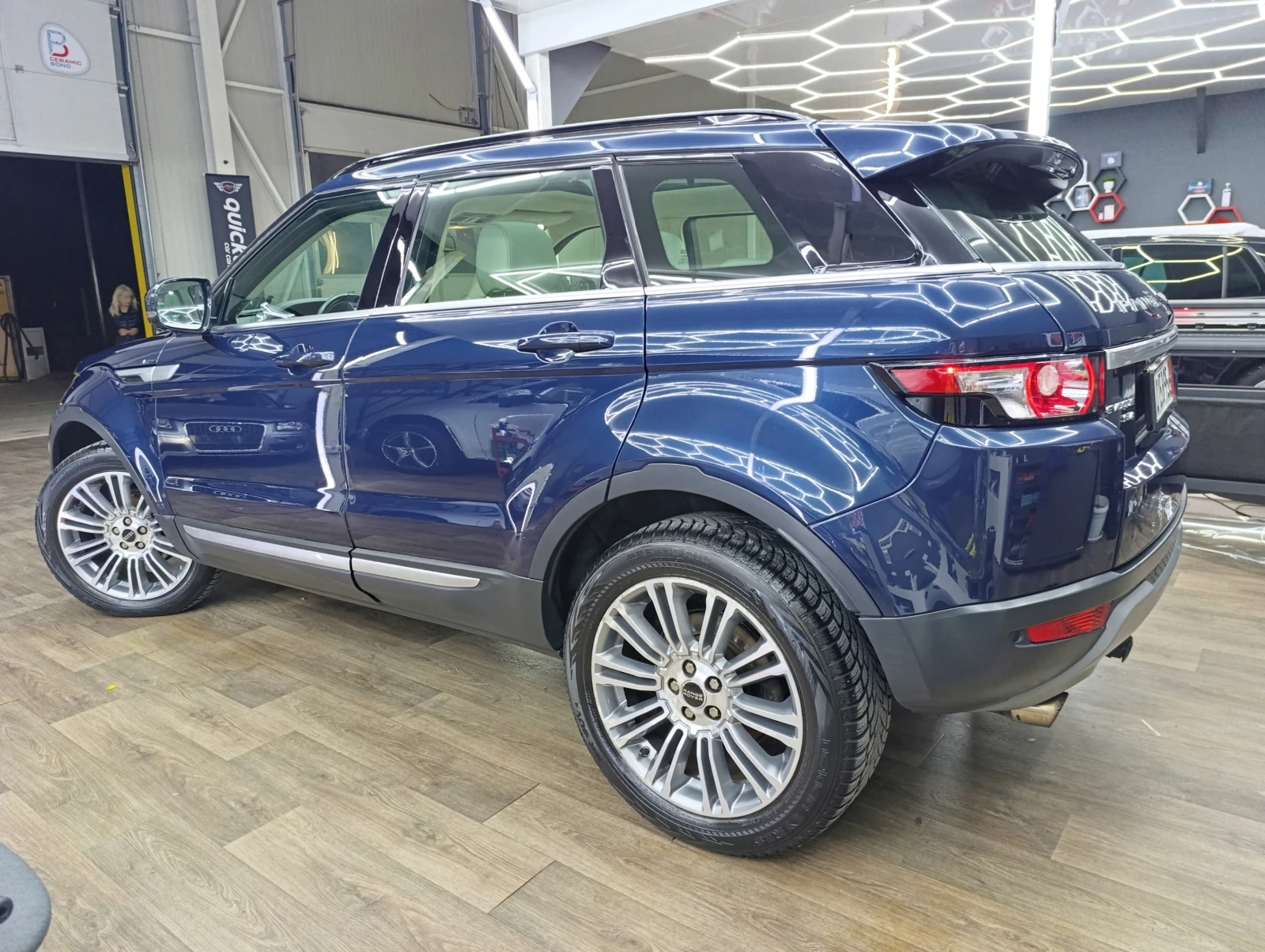 Land Rover Range Rover Evoque 2.0 Si4 Dynamic AT6 - изображение 9