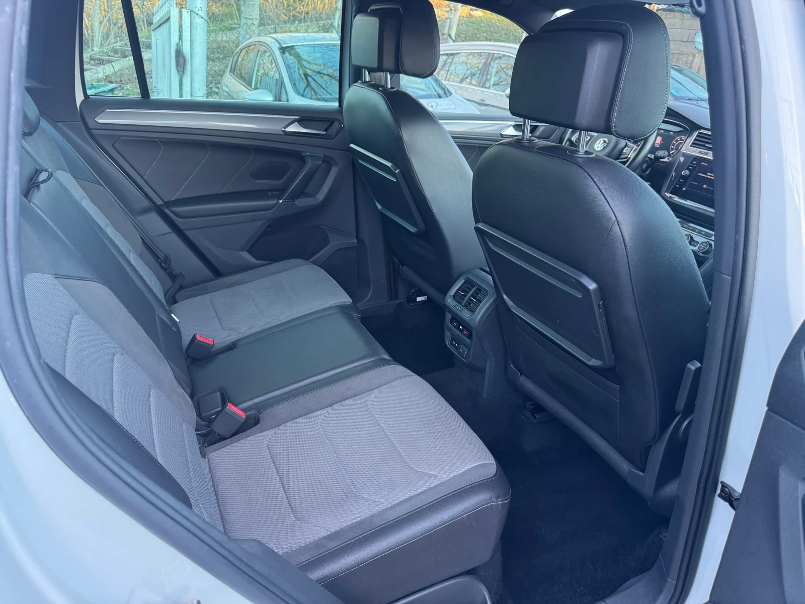 VW Tiguan 2.0TDI* 4motion* R-Line* TOP - изображение 10