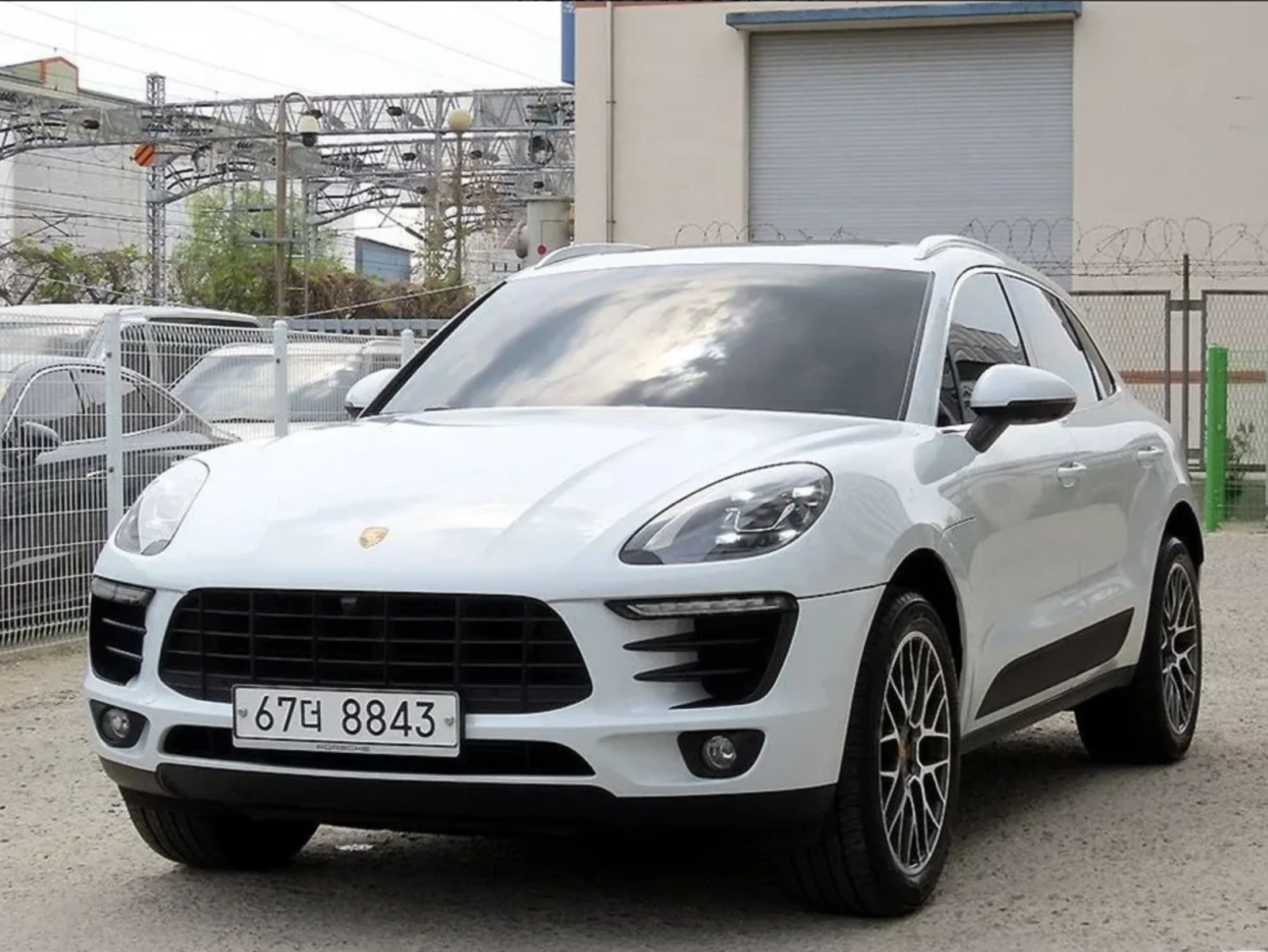 Porsche Macan 2.0, снимка 2 - Автомобили и джипове - 54788477