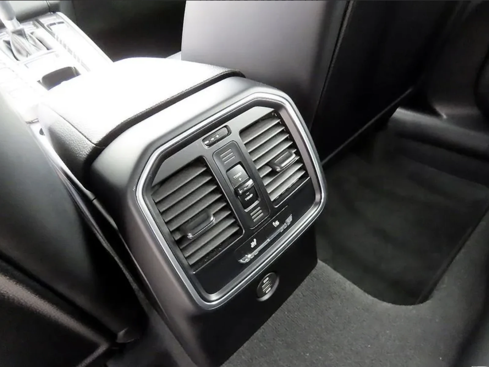 Porsche Macan 2.0, снимка 11 - Автомобили и джипове - 54788477